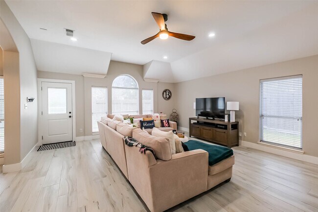 Building Photo - 10010 Forest Spring Ln