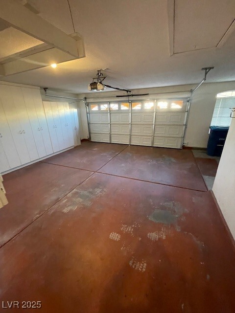 Building Photo - 9011 W Viking Rd