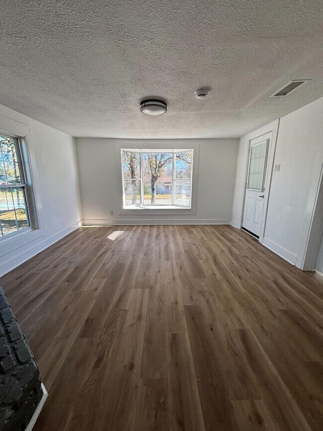 Building Photo - 1301 S Scullin Ave