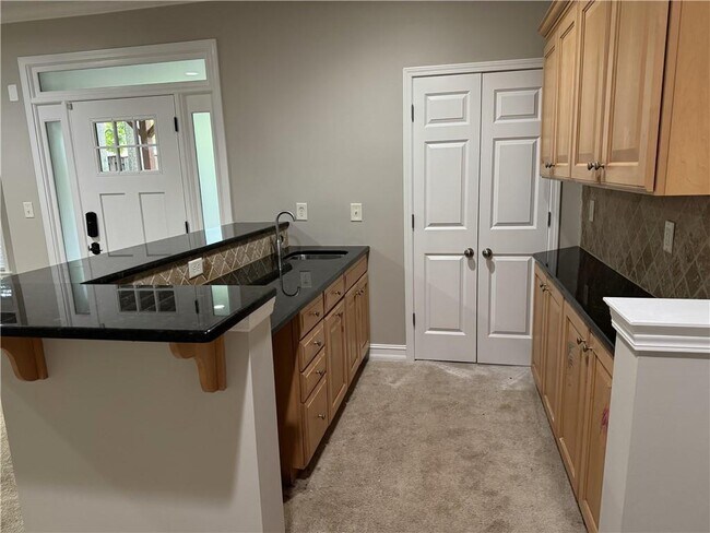 Building Photo - 889 Lenox Ct NE