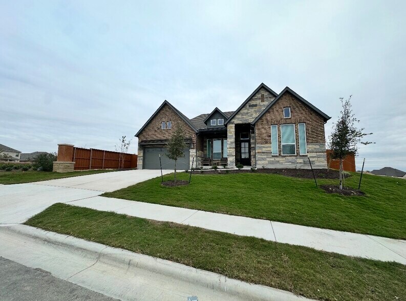 Building Photo - 275 Ginger St