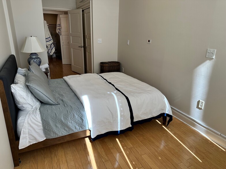 Building Photo - 160 Commonwealth Ave