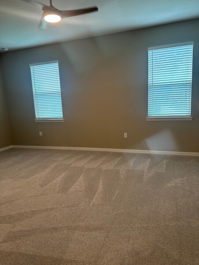 Building Photo - 1300 Plumbago Ct