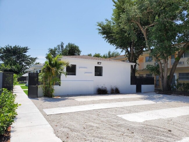Building Photo - 740 SW 9th St