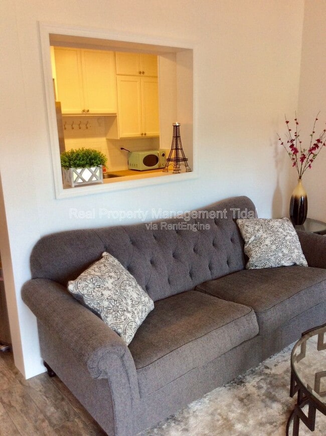 Building Photo - 430 Falling Ln