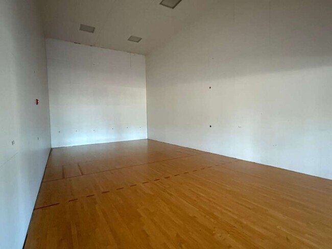 Building Photo - Remodeled, Move-In Ready 3-Bedroom Condo in Prime Naples Location