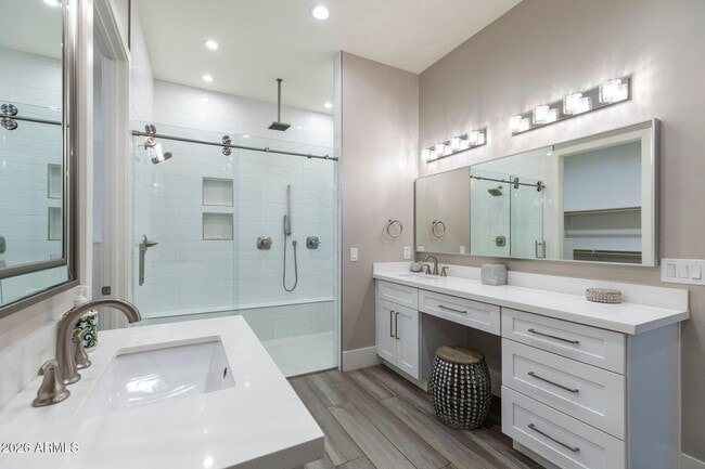 Building Photo - 2252 E South Mountain Ave