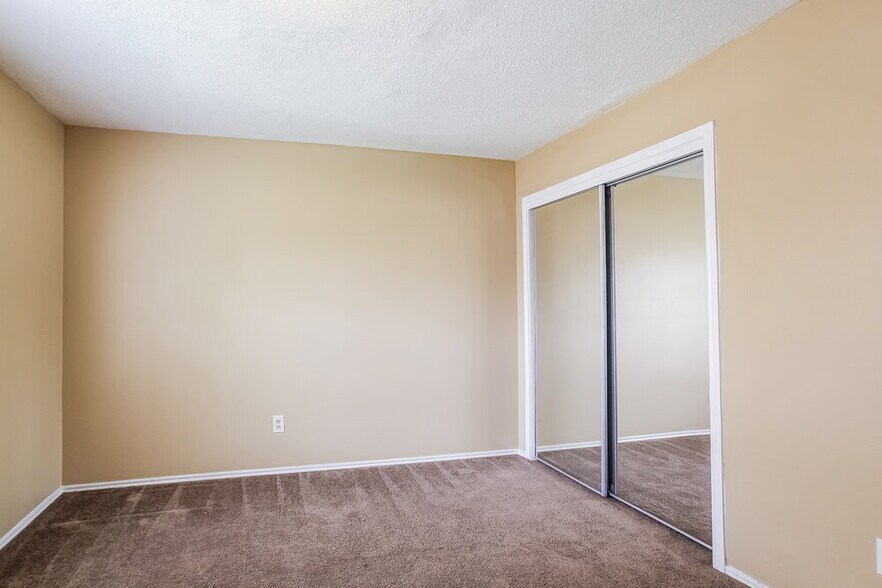 Building Photo - 6018 Fern Hollow Ct