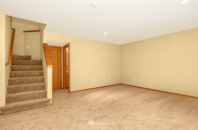 Building Photo - 18641 NE 55th Way