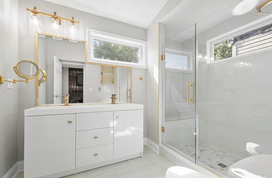 Building Photo - 1809 W Armitage Ave