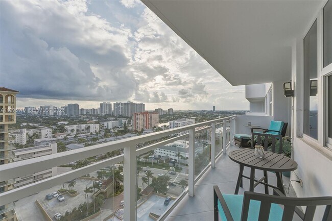 Building Photo - 2030 S Ocean Dr
