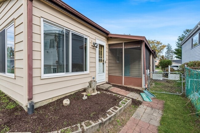 Building Photo - 26 N Craig Pl