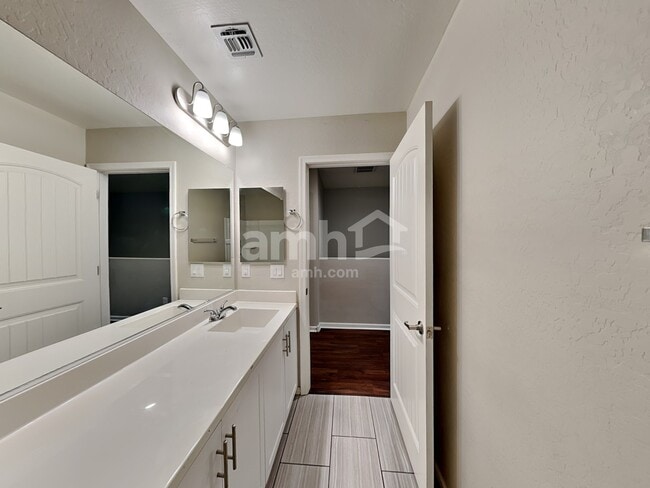 Building Photo - 20772 W Thomas Rd