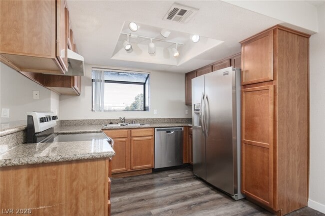 Building Photo - 7300 W Pirates Cove Rd