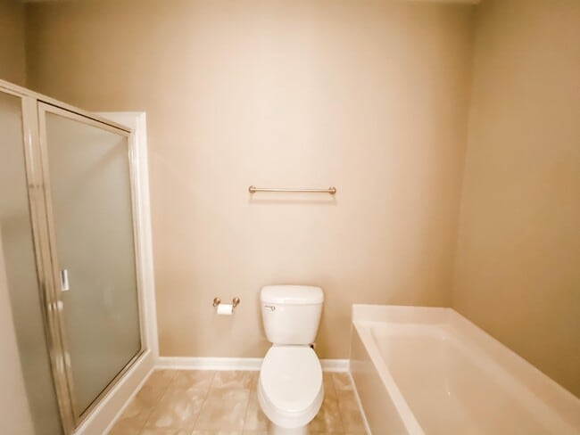 Building Photo - 2464 Ridgemont Dr