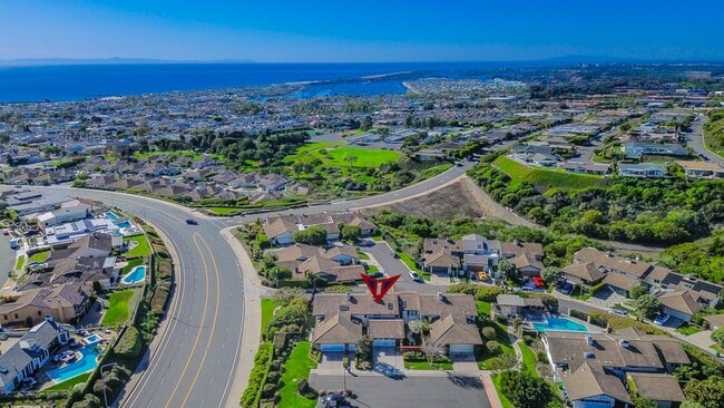 Building Photo - 4 White Water Dr