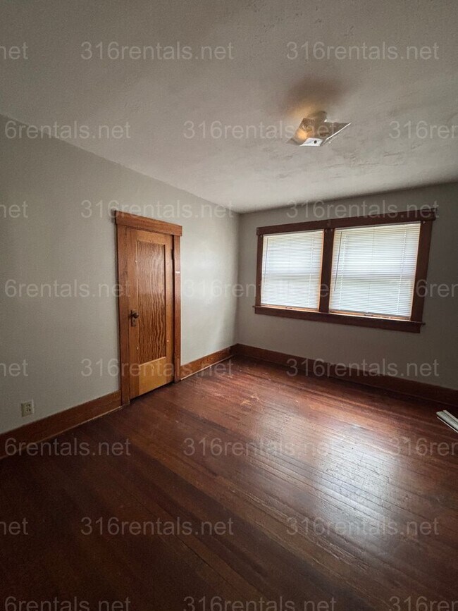 Building Photo - Five bedroom Two bath house for rent!