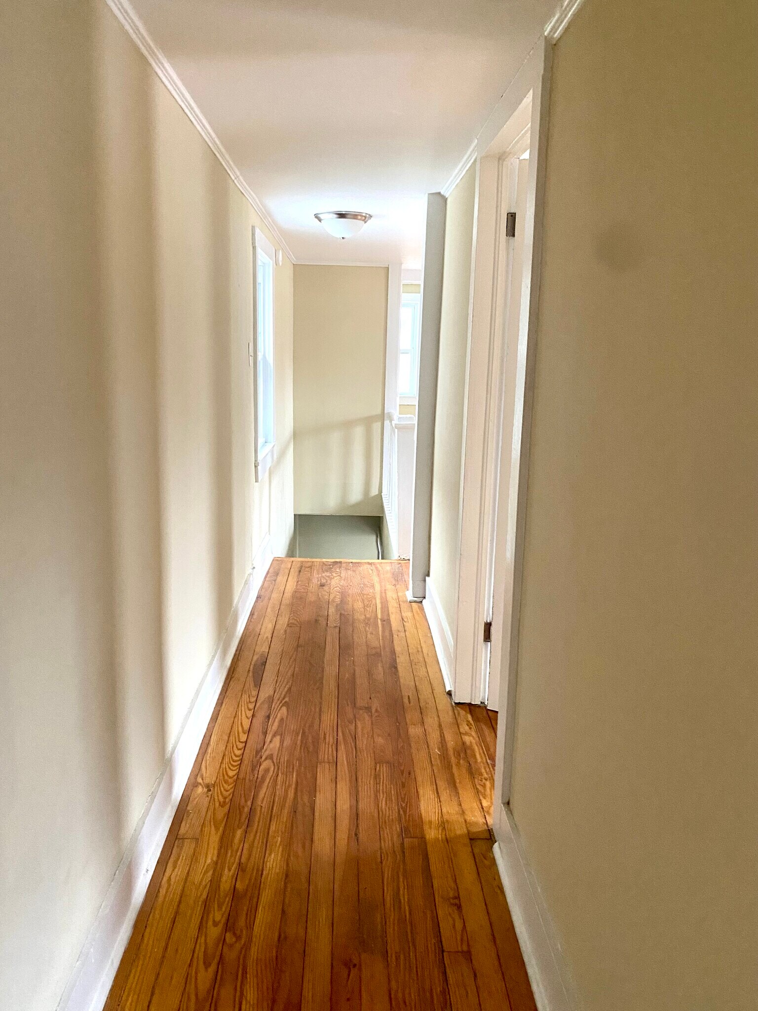 Building Photo - 19 Center St