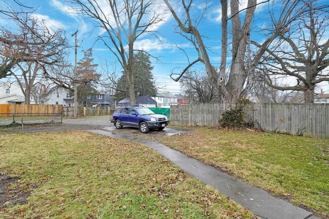 Building Photo - 973 Kelton Ave