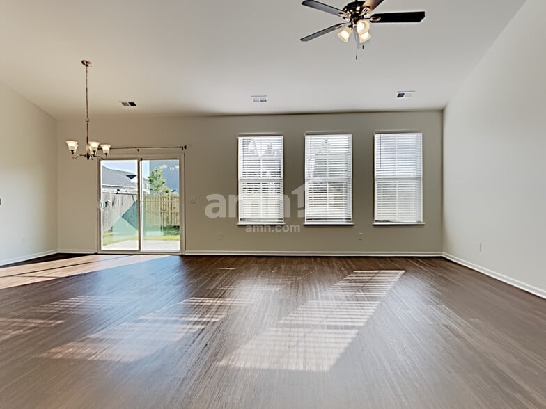 Building Photo - 128 Satur Dr