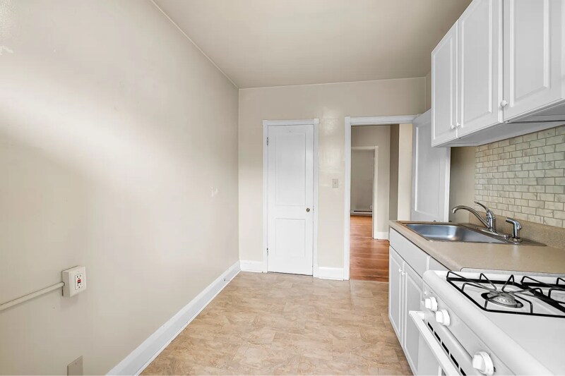 Building Photo - 205 Westowne Rd