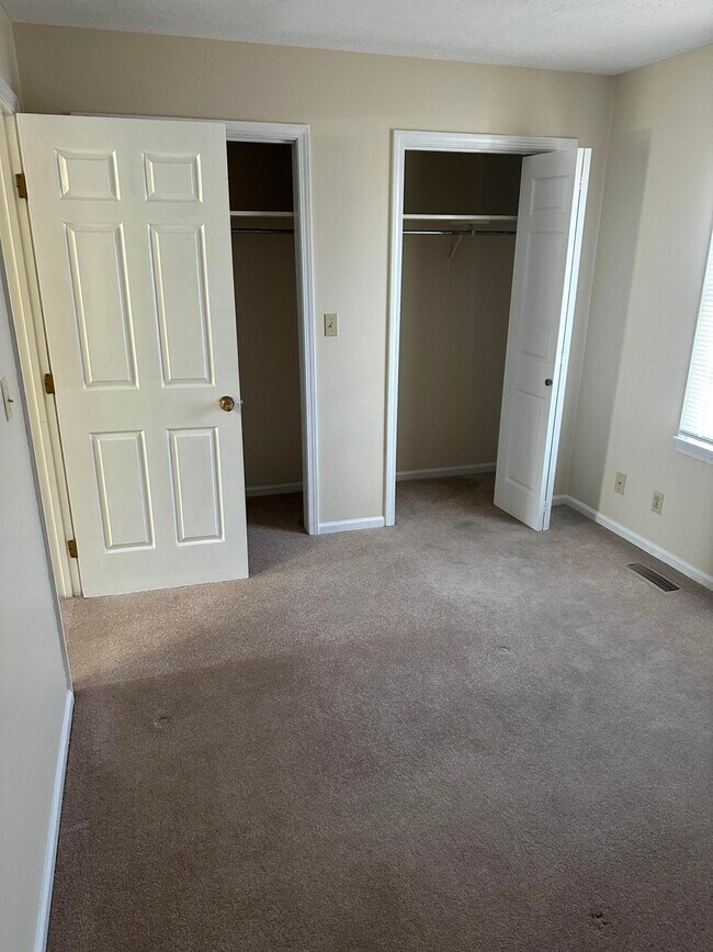 Building Photo - 165 Landings Dr