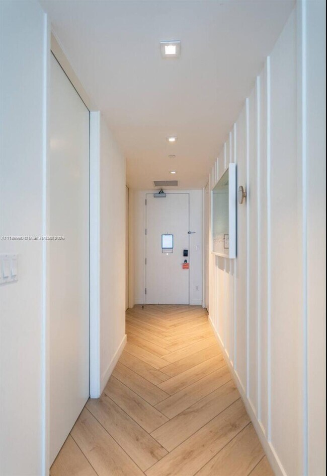 Building Photo - 2201 Collins Ave