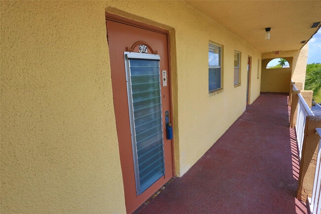 Building Photo - 8225 Sunrise Lakes Blvd