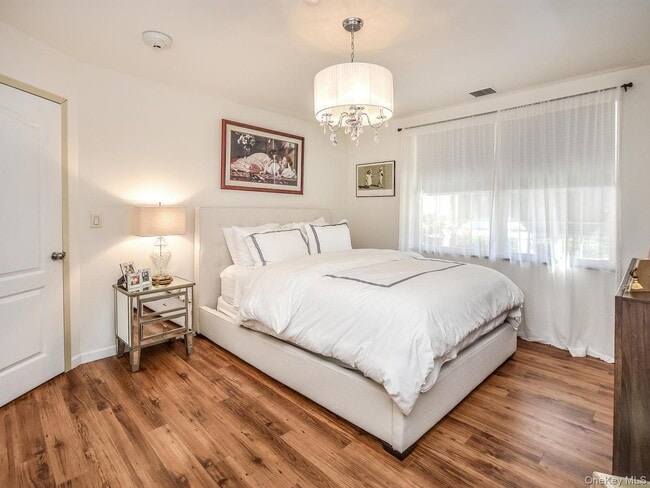 Building Photo - 200 Carney St