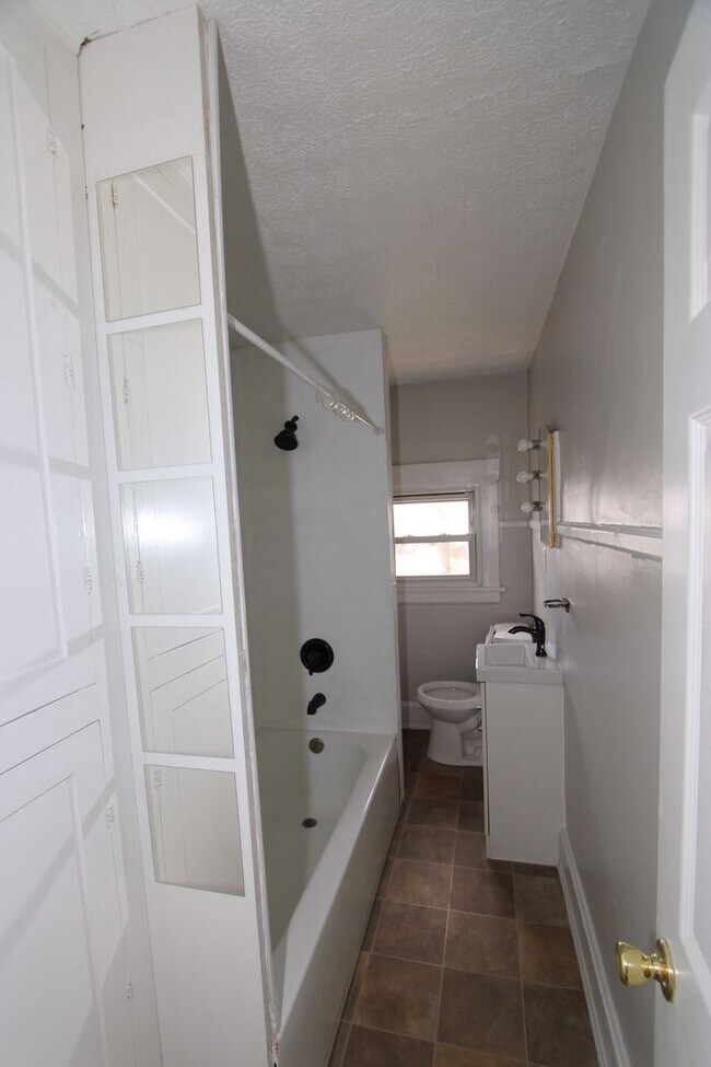 Building Photo - 202-204 Harrison Street Middletown OH 45042