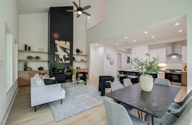 Building Photo - 1802 Rollingwood Dr