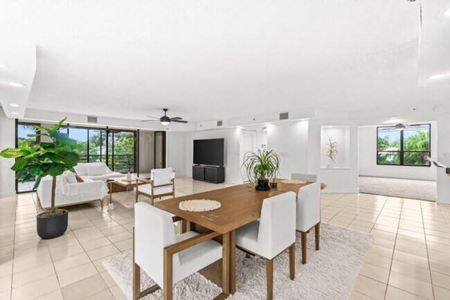 Building Photo - 7201 Promenade Dr