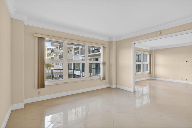 Building Photo - 405 N Ocean Blvd