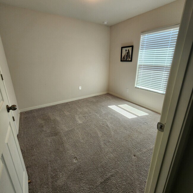Building Photo - 70 W Cottonwood Ln