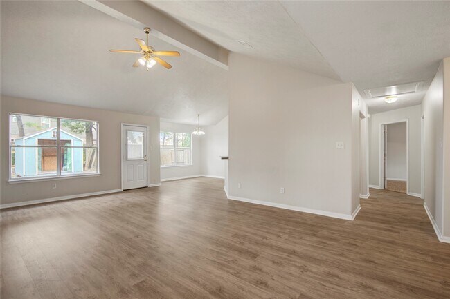 Building Photo - 16145 Sun View Ln