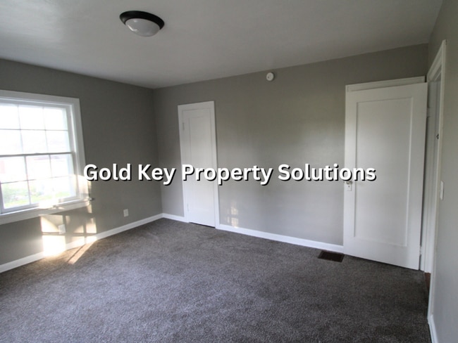 Building Photo - Adorable Brick 4 BR 1 BA House Near Golf C...