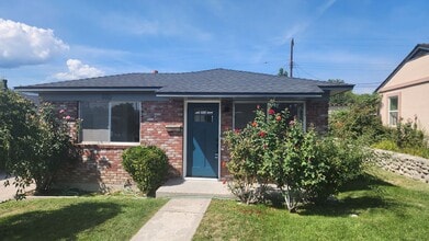 Building Photo - Move-In Ready Reno Gem