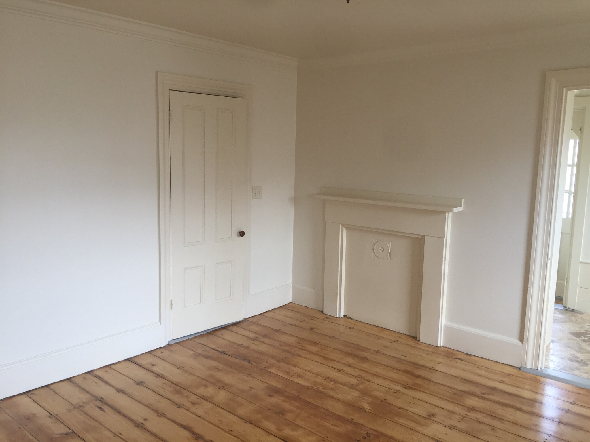 Sitting Room 13'2" x 12'5" - 79 Court St