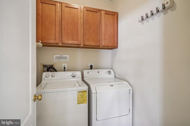 Building Photo - 12824 Clarksburg Square Rd