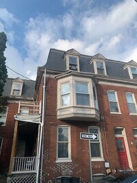 Building Photo - 1 Bedroom, 1 Bath First-Floor Apartment with Porch & Private Entrance