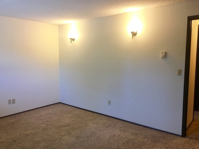 Building Photo - Great 2BD 2-Story Condo in Fantastic Casca...