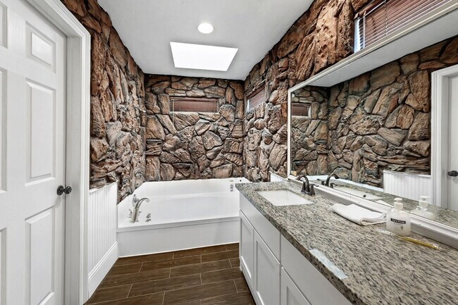 Building Photo - 6335 Tall Willow Dr