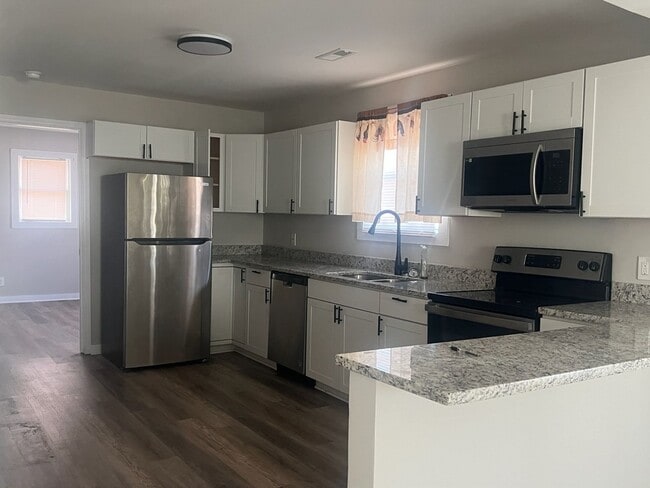 Building Photo - 235 Ann St NW