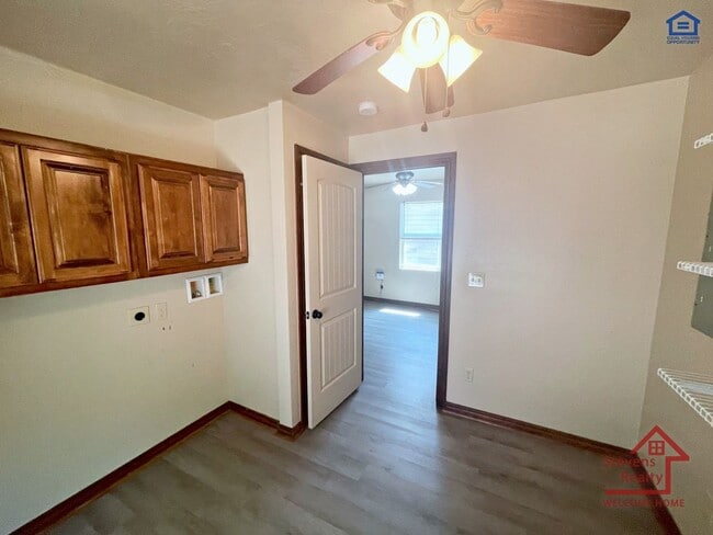 Building Photo - 1604 NW Lindy Ave