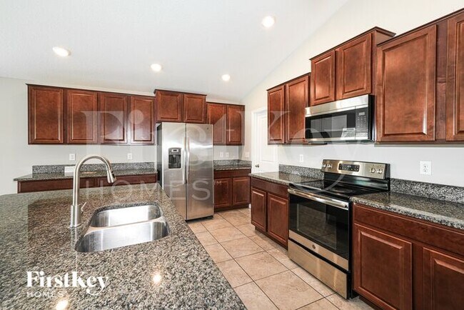 Building Photo - 9747 Sage Creek Dr