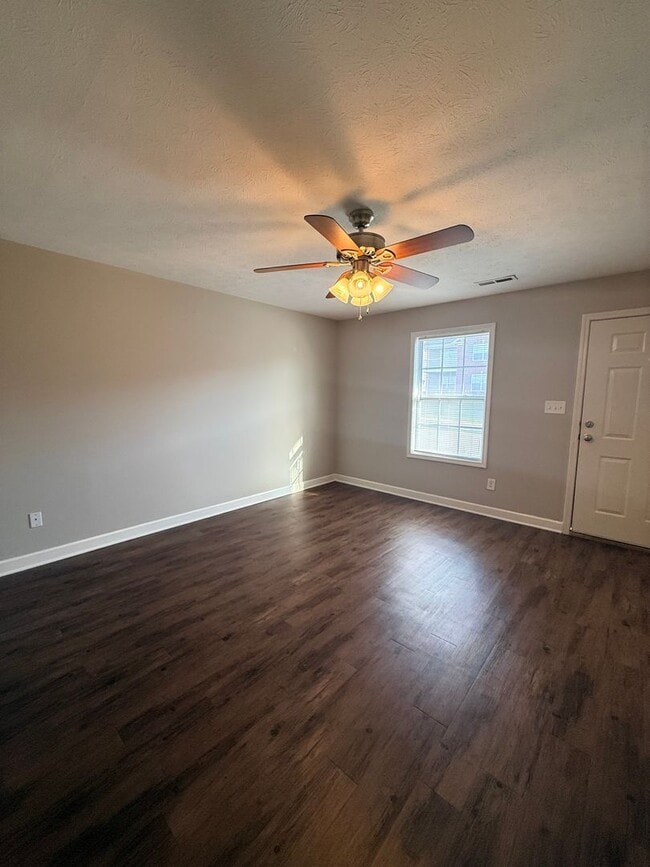 Building Photo - 255 Audley Ave
