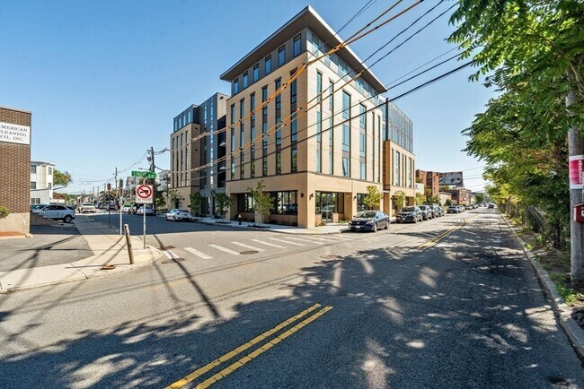 Building Photo - 100 Lincoln St