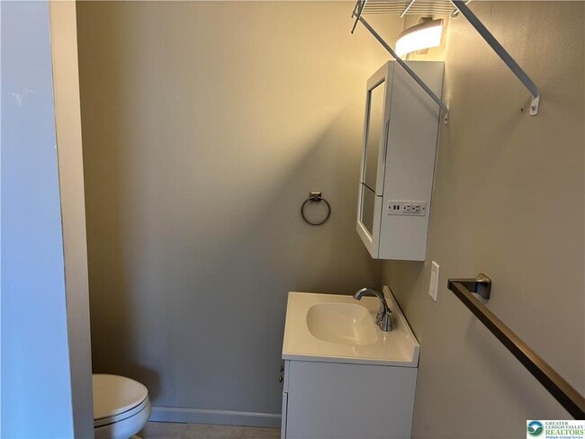Building Photo - 3951 Mountain View Dr