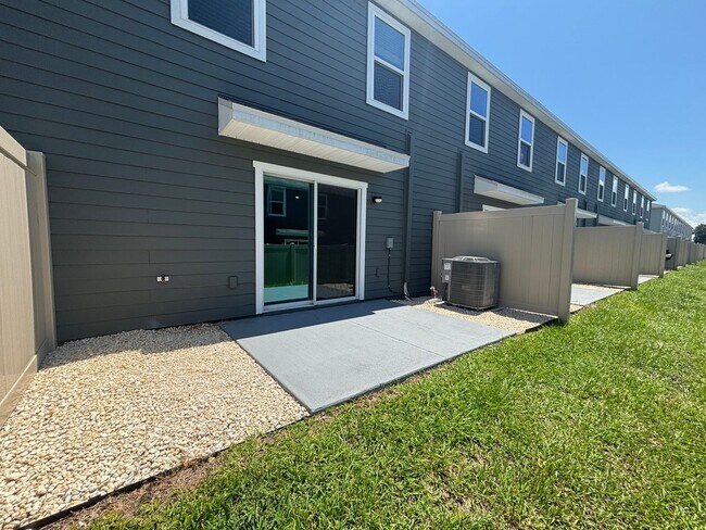 Building Photo - 6592 SW 81st Lp