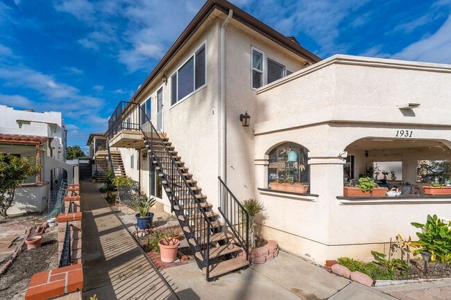 Building Photo - San Pedro Unit with Spectacular Ocean/Mari...
